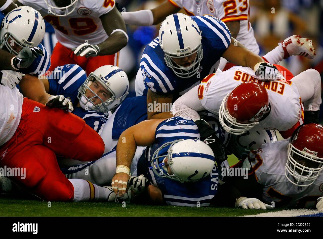 NO FILM, NO VIDEO, NO TV, NO DOCUMENTARY - Indianapolis Colts quarterback  Peyton Manning runs a quarterback sneak against the Kansas City Chiefs to  set up the game winning field goal in