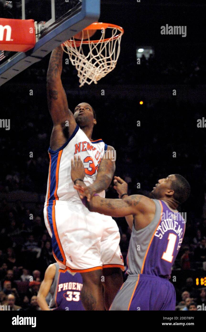 NO FILM, NO VIDEO, NO TV, NO DOCUMENTARY - New York Knicks' Eddy Curry dunks on the Phoenix Suns' Amare Stoudemire in the first quarter at Madison Square Garden in New York City, NY, USA on December 2, 2007. Phoenix won 115-104. Photo by Conrad Williams Jr./Newsday/MCT/Cameleon/ABACAPRESS.COM Stock Photo