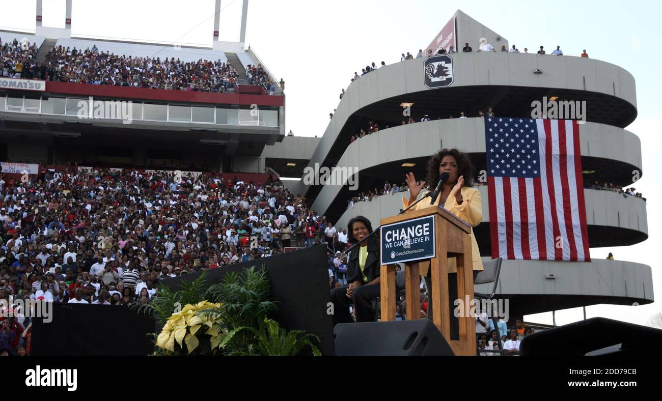 People Crowd Campaign Obama High Resolution Stock Photography And Images Alamy