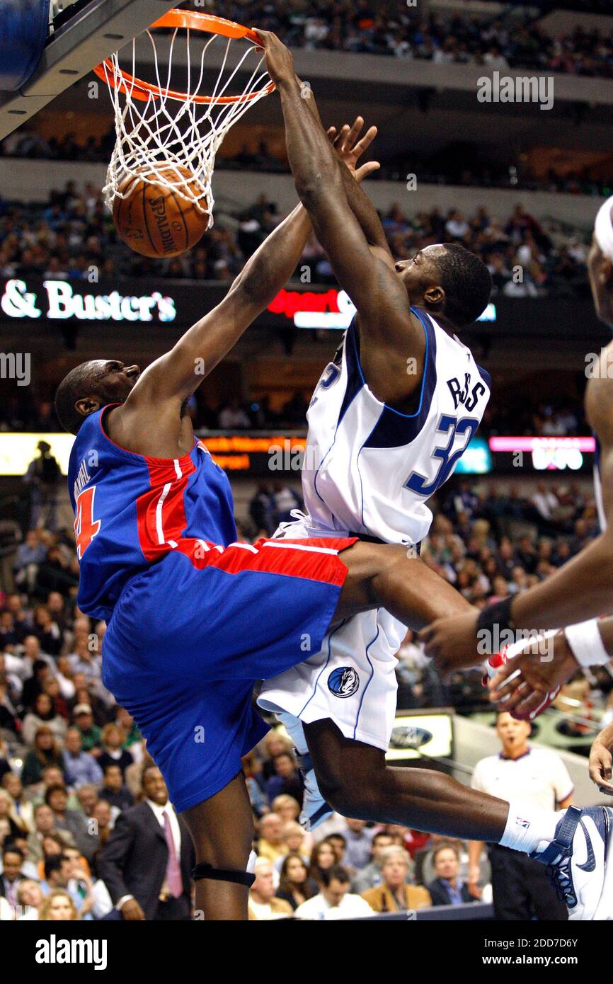 Dallas Mavericks' Brandon Bass dunks over Detroit Pistons' Jason Maxiell in first half action at the American Airlines Center in Dallas, TX, USA on  January 9, 2008. Dallas Mavericks won 102-86. Photo by Khampha Bouaphanh/Fort Worth Star-Telegram/MCT/Cameleon/ABACAPRESS.COM Stock Photo