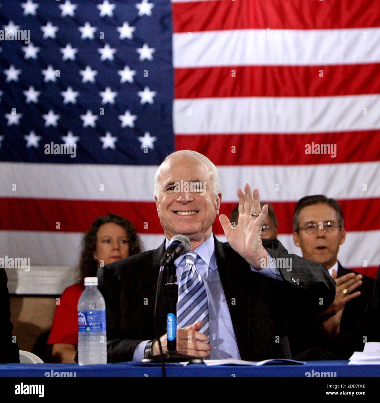 Republican presidential contender Sen. John McCain waves as he introduced at a roundtable discussion with community, business and elected leaders at Baker Manufacturing in Orlando, FL, USA on January 23, 2008. Photo by Joe Burbank/Orlando Sentinel/MCT/ABACAPRESS.COM Stock Photo