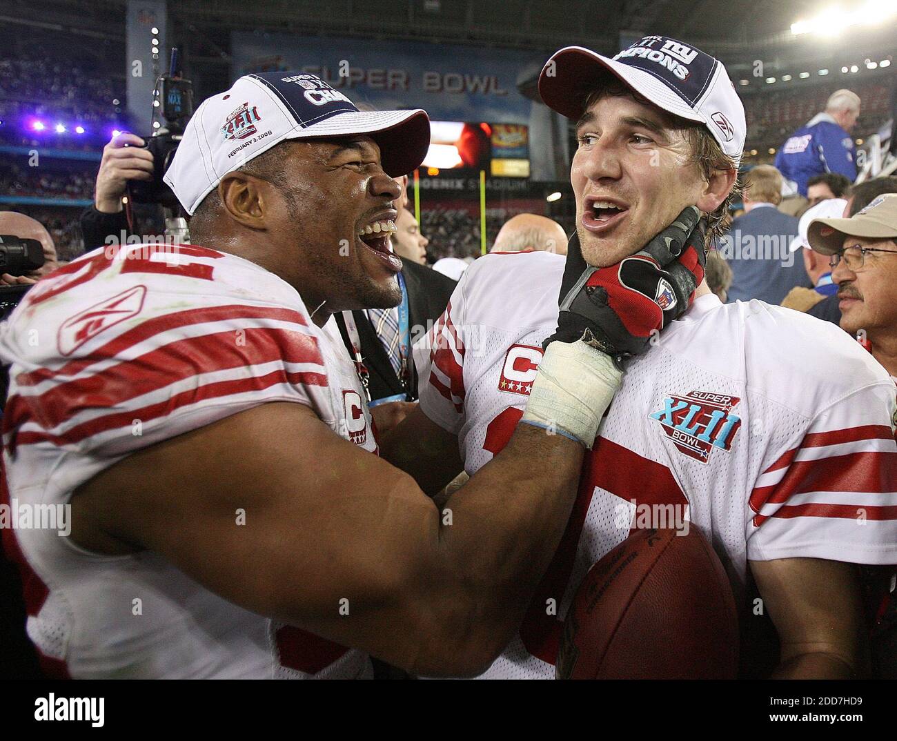 The New York Giants' Tom Strahan, left, and Eli Manning celebrate after a 17-14 Giants' victory in Super Bowl XLII at University of Phoenix Stadium in Glendale, AZ, USA on February 3, 2008.  The NY Giants won 17-14. Photo by Gary W. Green/MCT/Cameleon/ABACAPRESS.COM Stock Photo