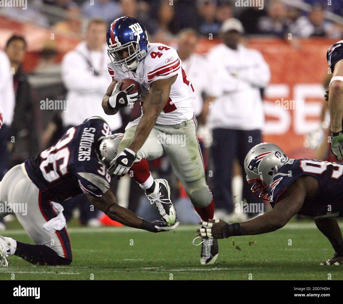 The New York Giants' Ahmad Bradshaw (44) makes an eight-yard gain against the New England Patriots in the first half of Super Bowl XLII at University of Phoenix Stadium in Glendale, AZ, USA on February 3, 2008.  The NY Giants won 17-14. Photo by Gary W. Green/MCT/Cameleon/ABACAPRESS.COM Stock Photo