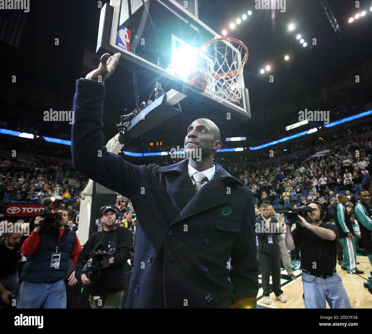 NBA Kevin Garnett editorial photo. Image of regular, season - 17425211
