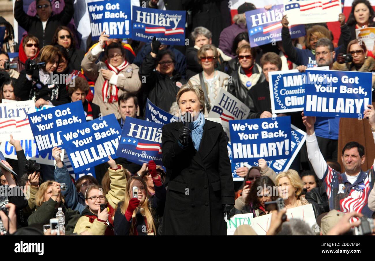 Hillary Clinton speaks to supporters in downtown Fort Worth, TX, USA, on Friday February 22, 2008. Clinton cut her visit short following the death a Dallas police officer working the candidate's motorcade. Photo by Ron T. Ennis/Fort Worth Star-Telegram/MCT/ABACAPRESS.COM Stock Photo