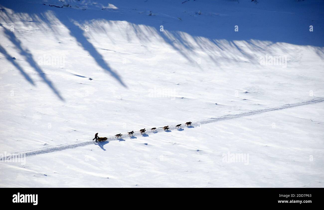 NO FILM, NO VIDEO, NO TV, NO DOCUMENTARY - Iditarod sled dog musher Sigred Ekran drives her team down the Yukon River between Galena and Kaltag in Alaska, USA on March 8, 2008. Photo by Bob Hallinen/Anchorage Daily News/MCT/Cameleon/ABACAPRESS.COM Stock Photo