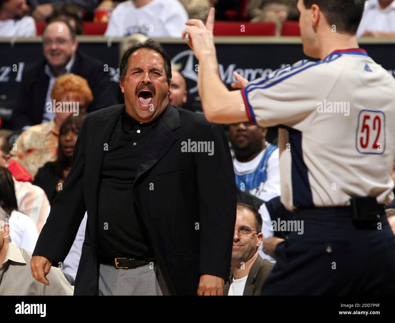 Orlando Magic head coach Stan Van Gundy screams at game official Pat Fraher (52) during action against the Golden State Warriors at Amway Arena in Orlando, FL, USA on March 8, 2008. Golden State Warriors won 104-95. Photo by Stephen M. Dowell/Orlando Sentinel/MCT/Cameleon/ABACAPRESS.COM Stock Photo