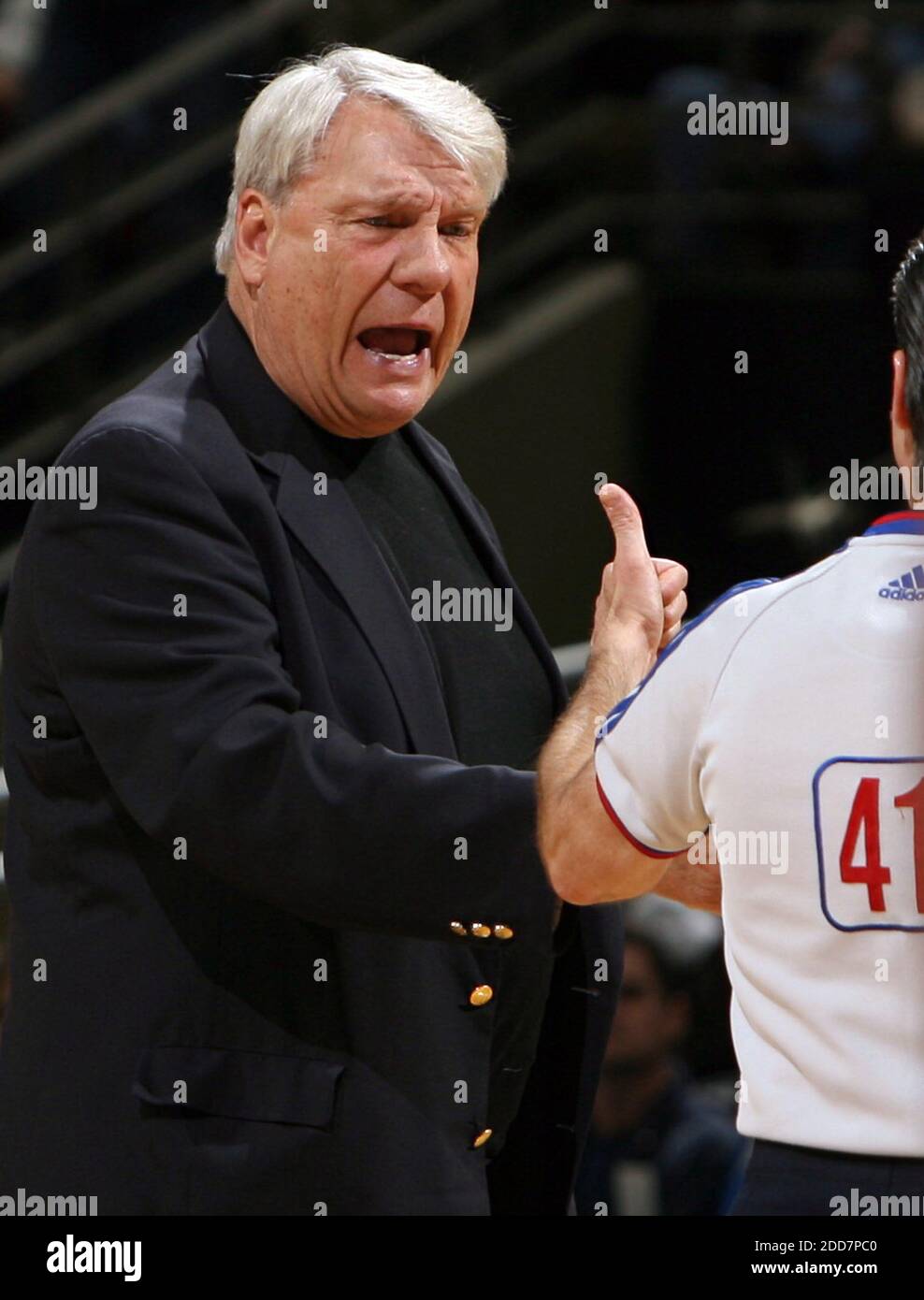 Golden State Warriors coach Don Nelson yells at game official Ken Mauer during game action against the Orlando Magic at Amway Arena in Orlando, FL, USA on March 8, 2008. Golden State Warriors won 104-95. Photo by Stephen M. Dowell/Orlando Sentinel/MCT/Cameleon/ABACAPRESS.COM Stock Photo