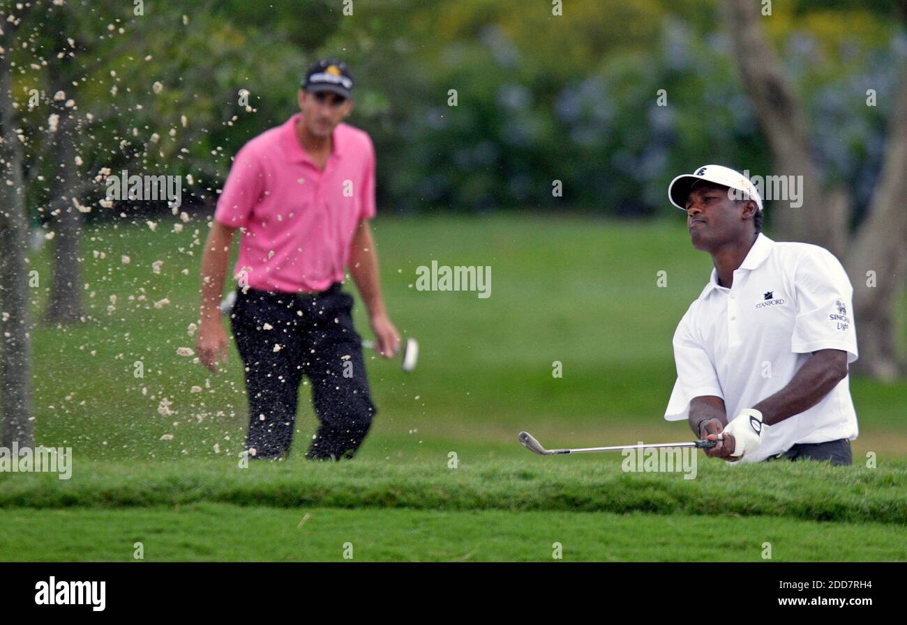 NO FILM, NO VIDEO, NO TV, NO DOCUMENTARY - Geoff Ogilvy, left, watches Vijay Singh hit from the sand on the 16th hole at the World Golf Championship-CA Championship at the Doral Golf Resort in Miami, FL, USA on March 24, 2008, after rain delayed the finish. Photo by John VanBeekum/Miami Herald/MCT/Cameleon/ABACAPRESS.COM Stock Photo