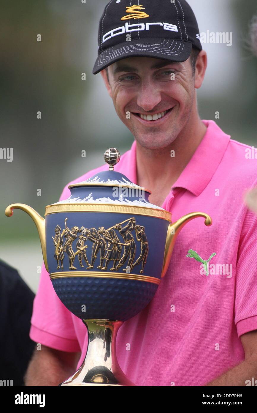 NO FILM, NO VIDEO, NO TV, NO DOCUMENTARY - Geoff Ogilvy holds the Gene Sarazen Cup after winning at the 2008 World Golf Championship-CA at the Doral Golf Resort & Spa in Miami, FL, USA on March 24, 2008, after rain delayed the finish. Photo by John VanBeekum/Miami Herald/MCT/Cameleon/ABACAPRESS.COM Stock Photo