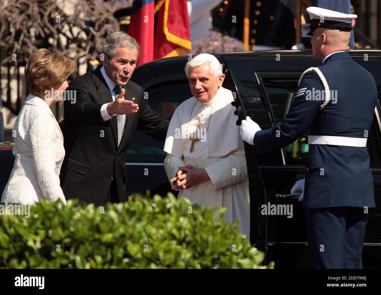 NO FILM, NO VIDEO, NO TV, NO DOCUMENTARY - U.S. President George W. Bush and first lady Laura Bush welcome Pope Benedict XVI to the South Lawn of the White House in Washington, DC, USA, on April 16, 2008. Photo by George Bridges/MCT/ABACAPRESS.COM Stock Photo