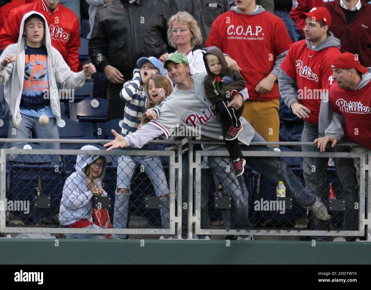 Phillies fans' great catches with babies 