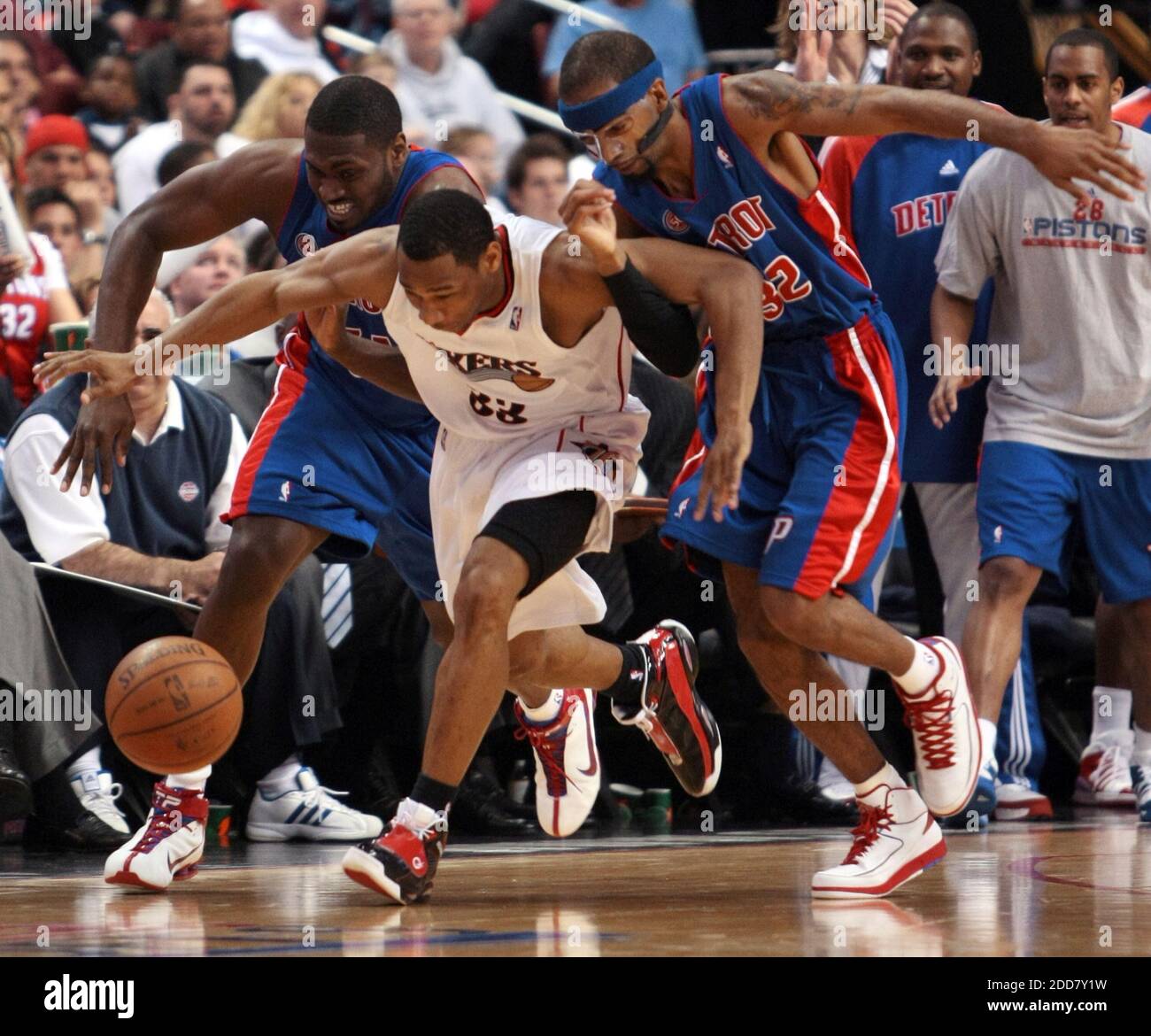 The Philadelphia 76ers' Willie Green (center) battles the Detroit Pistons Jason Maxiell (left) and Richard Hamilton for a loose ball during Game 4 of the first round of the NBA Eastern Conference Playoffs at the Wachovia Center in Philadelphia, PA, USA on April 27, 2008. The Pistons defeated the Sixers, 93-84. Photo by Jerry Lodriguss/Philadelphia Inquirer/MCT/Cameleon/ABACAPRESS.COM Stock Photo