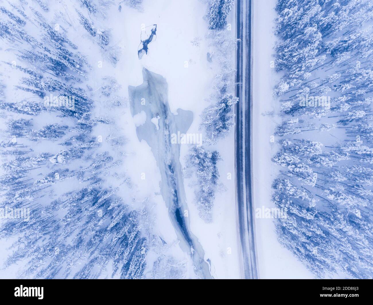 Driving on ice covered roads hi-res stock photography and images - Alamy