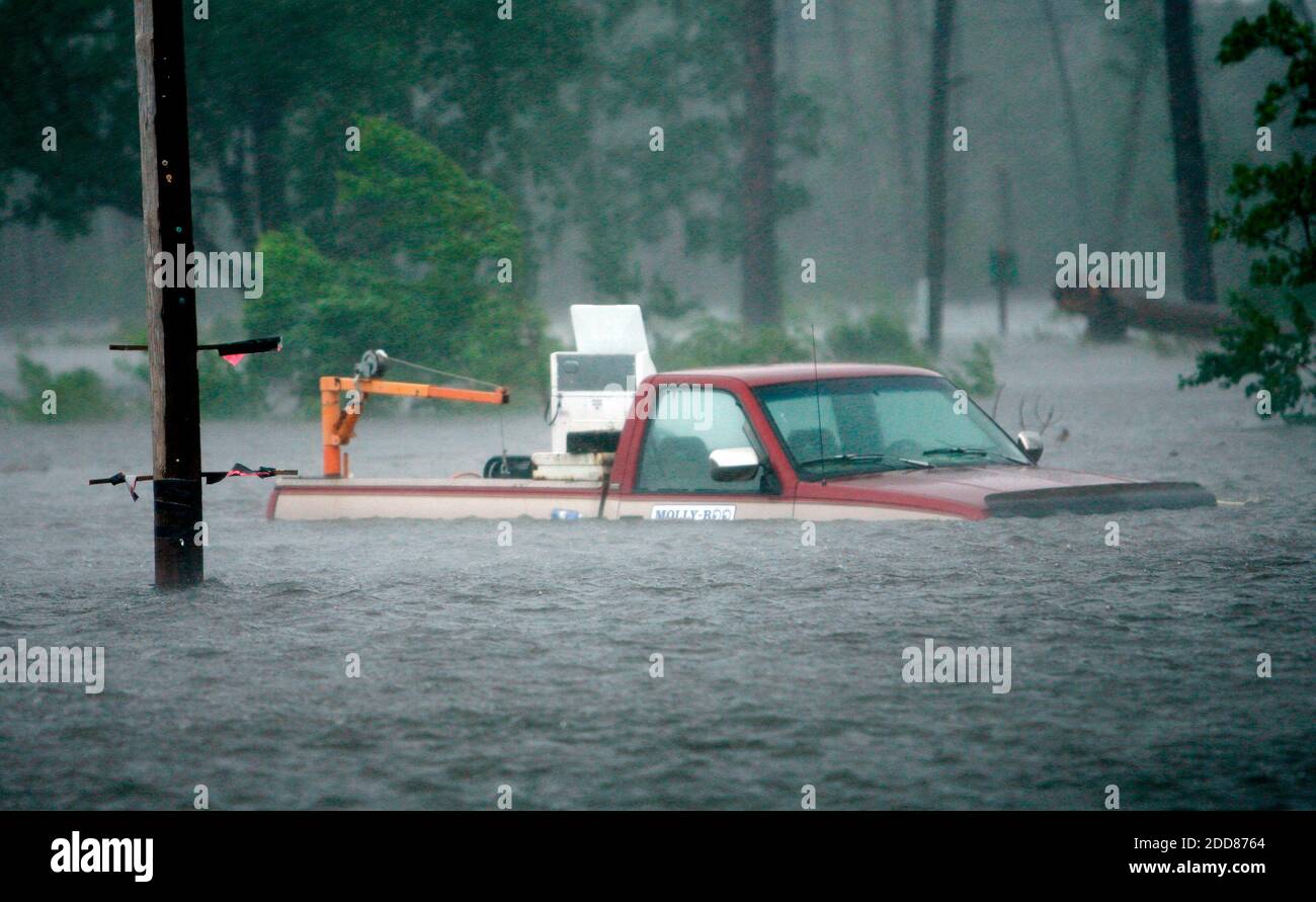 NO FILM, NO VIDEO, NO TV, NO DOCUMENTARY - A vehicle is submerged in the rising waters along Hwy. 603 in Bay St. Louis, Mississippi, LA, USA, as Hurricane Gustav moves inland Monday, September 1, 2008. Photo by William Colgin/Biloxi Sun Herald/MCT/ABACAPRESS.COM Stock Photo
