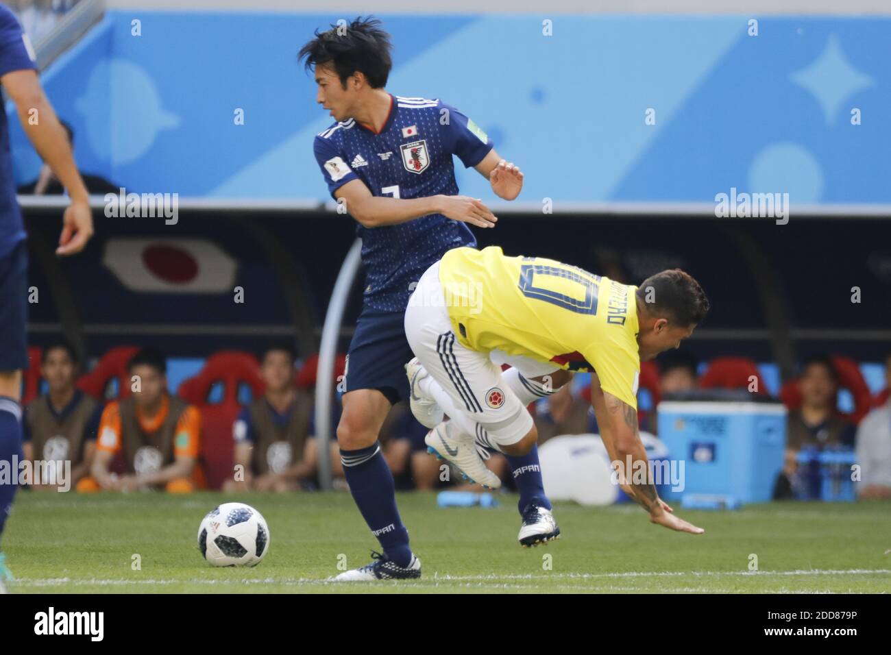 Colombia's Juan Quintero battles Japan's Gaku Shibasaki during the 2018 FIFA World Cup Russia game, Colombia vs Japan in Saransk Stadium, Saransk, Russia on June 19, 2018. Japan won 2-1. Photo by Henri Szwarc/ABACAPRESS.COM Stock Photo