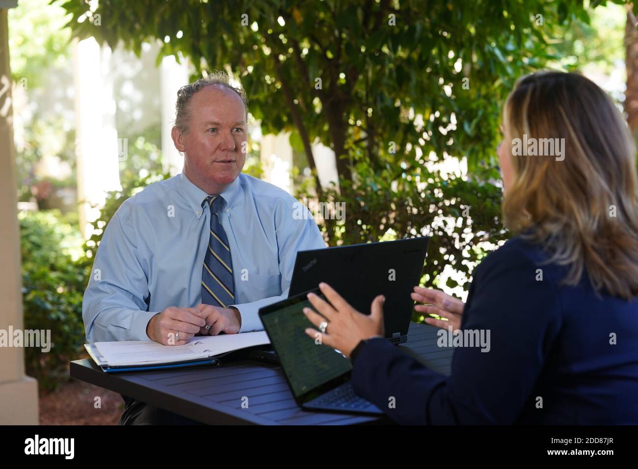Business casual man woman hi-res stock photography and images - Alamy