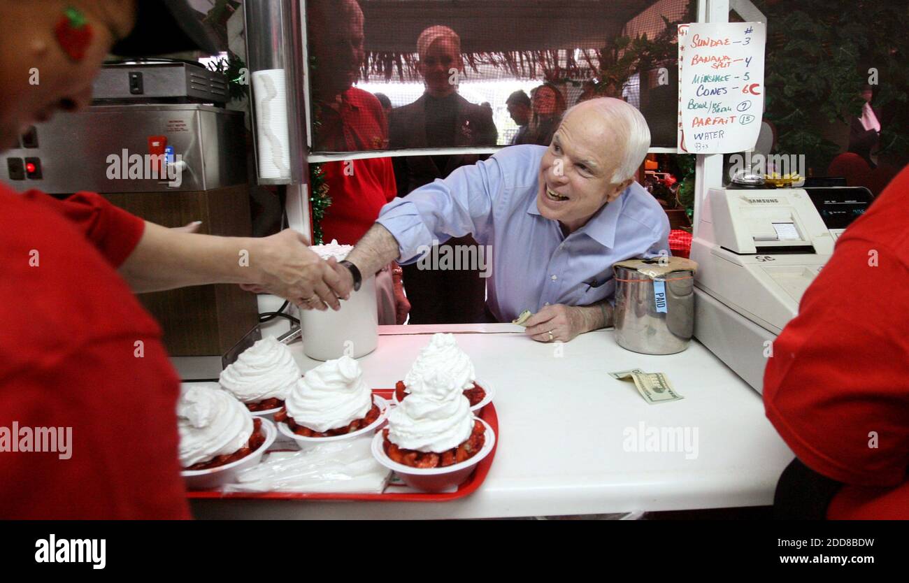NO FILM, NO VIDEO, NO TV, NO DOCUMENTARY - GOP presidential candidate Arizona Senator John McCain leans through a window at the order counter at Parkesdale Farm Market roadside stand, for some strawberry shortcake, in Plant City, Florida, USA on Thursday, October 23, 2008, during his bus tour across Central Florida. Photo by Joe Burbank/Orlando Sentinel/MCT/ABACAPRESS.COM Stock Photo