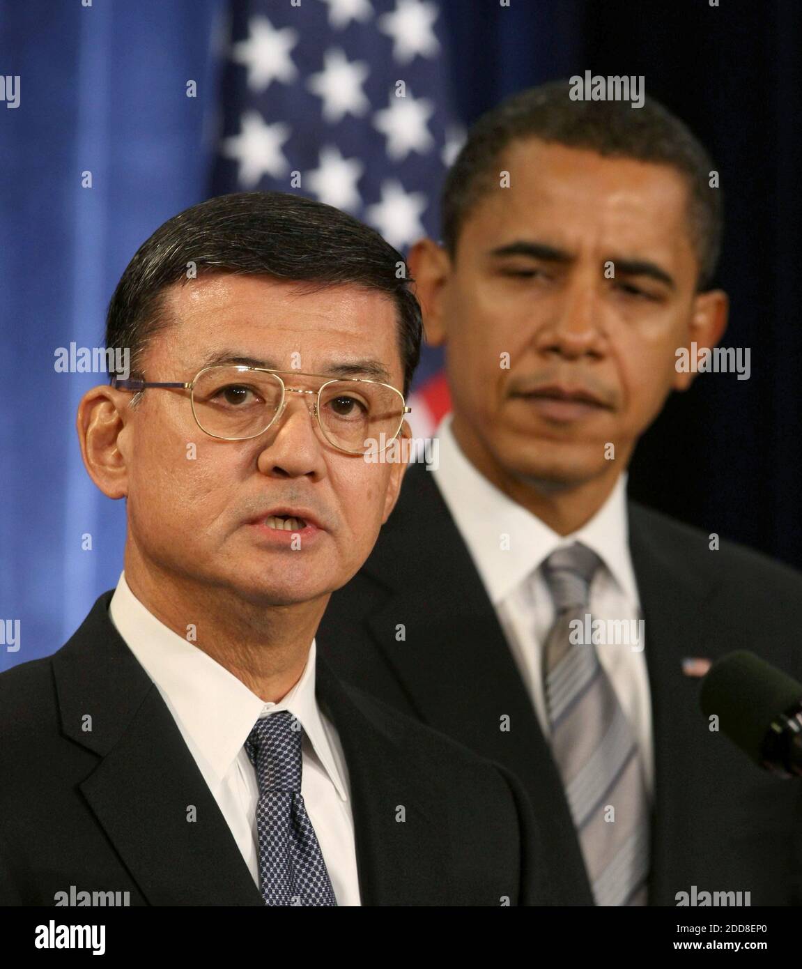 NO FILM, NO VIDEO, NO TV, NO DOCUMENTARY - Gen. Eric Ken Shinseki (L) is named by U.S. President-elect Barack Obama (R) to become the next United States Secretary of Veterans Affairs during a press conference at the Hilton in downtown Chicago, Illinois, USA on Sunday, December 7, 2008. Photo by Terrence Antonio James/Chicago Tribune/MCT/ABACAPRESS.COM Stock Photo