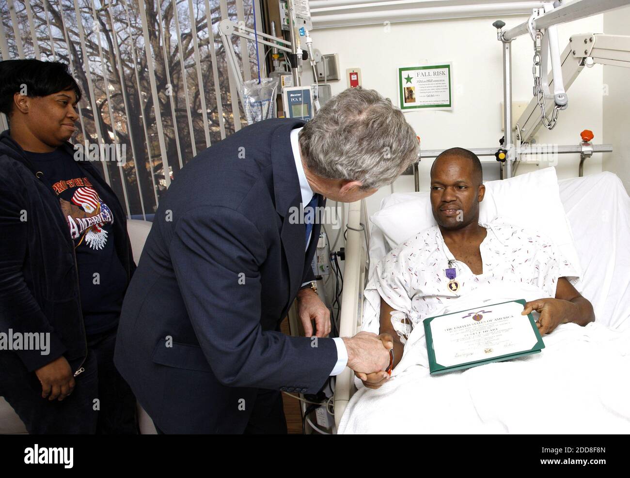 NO FILM, NO VIDEO, NO TV, NO DOCUMENTARY - US President George W. Bush shakes the hand of U.S. Army Sgt. First Class Neal Boyd of Haynesville, La., after presenting him a Purple Heart, during a visit to Walter Reed Army Medical Center, where the soldier is recovering from wounds suffered in Operation Iraqi Freedom, in Washington, DC, USA on Monday, December 22, 2008. Photo by Eric Draper/White House/MCT/ABACAPRESS.COM Stock Photo