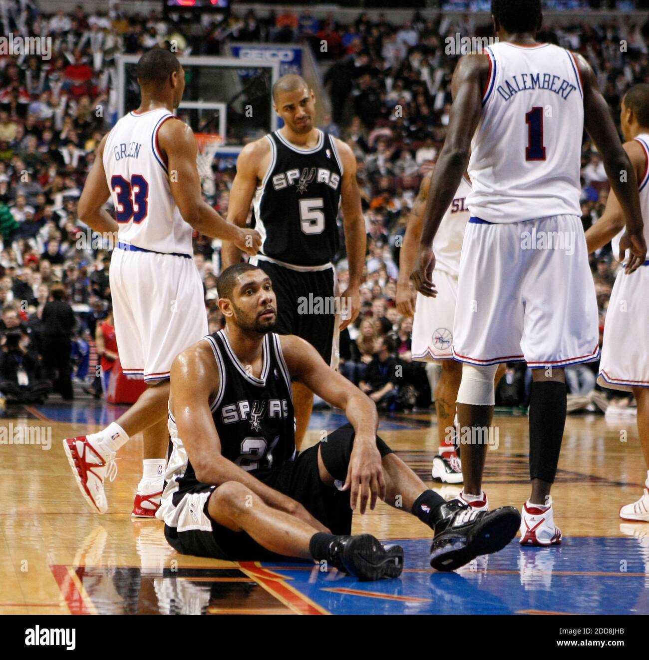 NO FILM, NO VIDEO, NO TV, NO DOCUMENTARY - SPAn Antonio Spurs Tim Duncan looks despairingly after a foul was called on teammate Ime Udoka in background in the second half at the Wachovia Center in Philadelphia, PA, USA on January 16, 2009. Photo by Ron Cortes/Philadelphia Inquirer/MCT/MCT/Cameleon/ABACAPRESS.COM Stock Photo