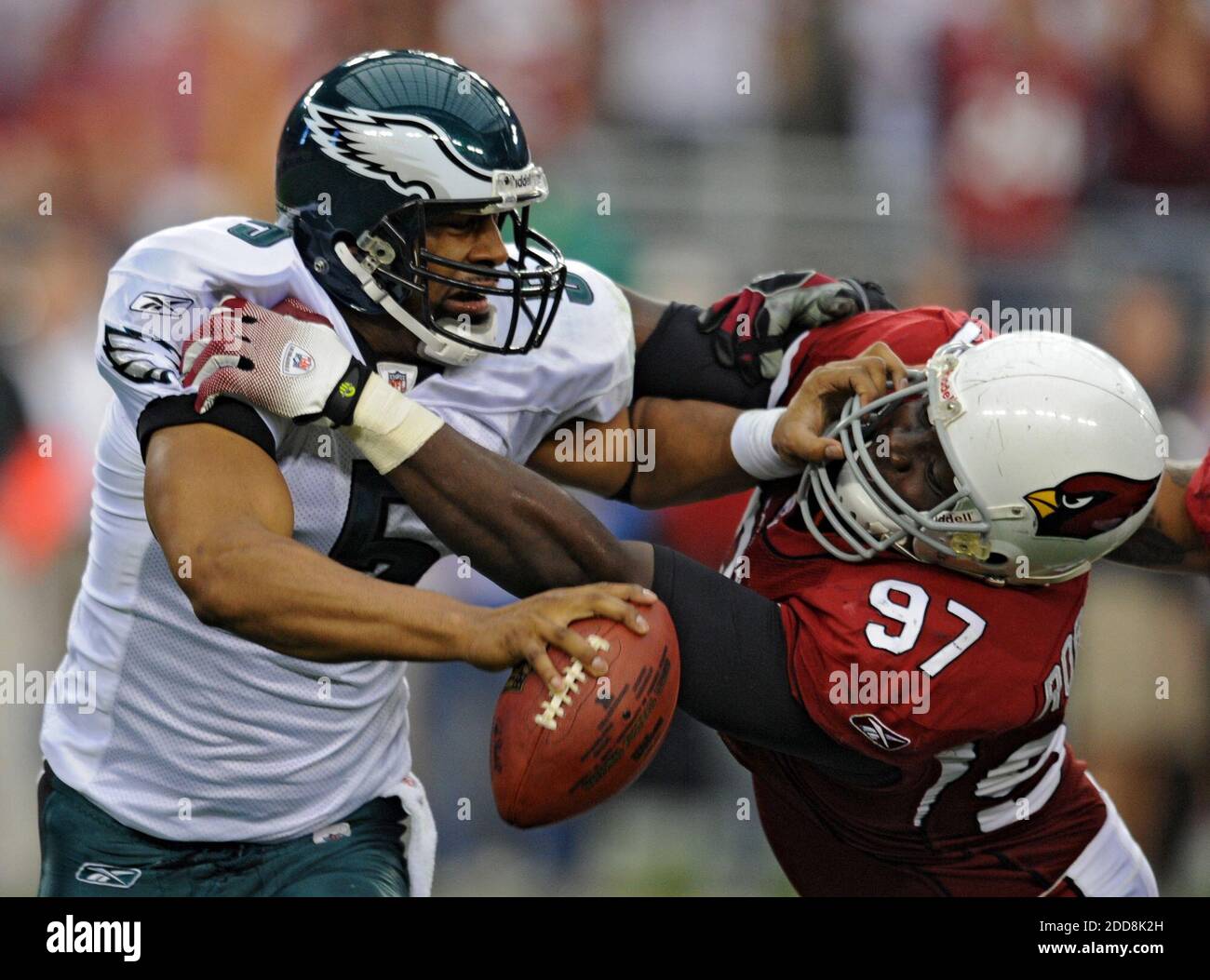 NO FILM, NO VIDEO, NO TV, NO DOCUMENTARY - Philadelphia Eagles quarterback Donovan Mcnabb, left, does hand-to-hand combat with Arizona Cardinals defensive tackle Bryan Robinson during third quarter action in the NFC Championship game at the University of Phoenix Stadium in Phoenix Stadium in Phoenix, AZ, USA on January 18, 2009. The Cardinals defeated the Eagles, 32-25. Photo by Clem Murray/Philadelphia Inquirer/MCT/Cameleon/ABACAPRESS.COM Stock Photo