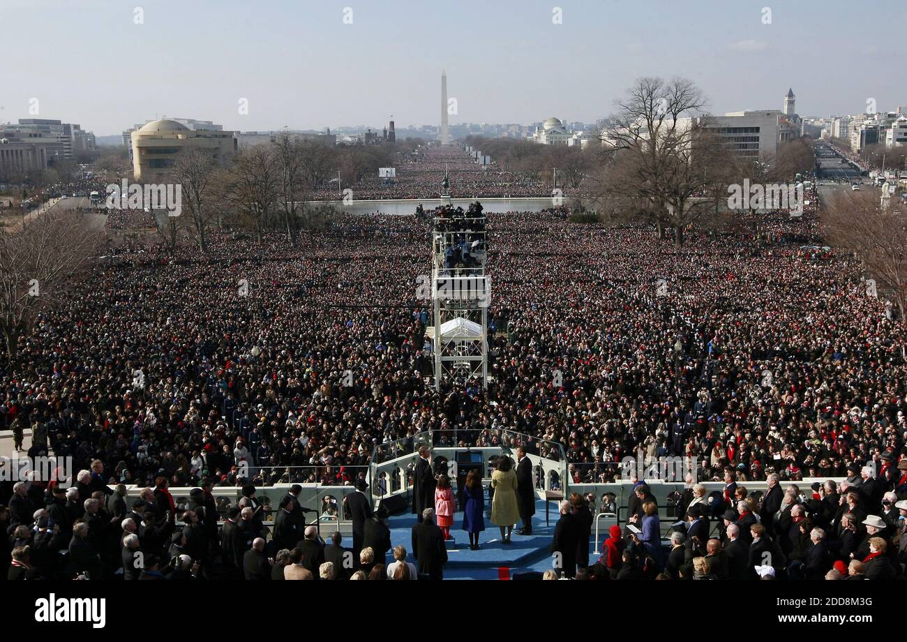 NO FILM, NO VIDEO, NO TV, NO DOCUMENTARY - Barack Obama takes the oath ...