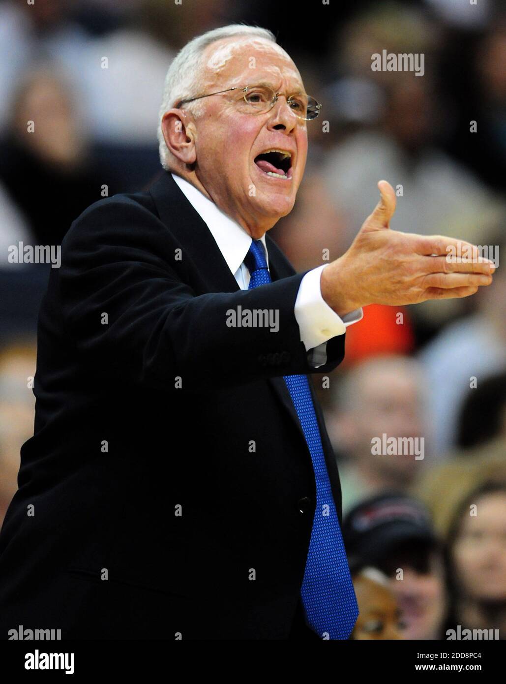 NO FILM, NO VIDEO, NO TV, NO DOCUMENTARY - Charlotte Bobcats head coach Larry Brown argues a call during the Bobcats game against the Phoenix Suns at Time Warner Cable Arena in Charlotte, NC, USA on January 23, 2009. The Bobcats defeated the Suns 98-76. Photo by Jeff Siner/Charlotte Observer/MCT/ABACAPRESS.COM Stock Photo