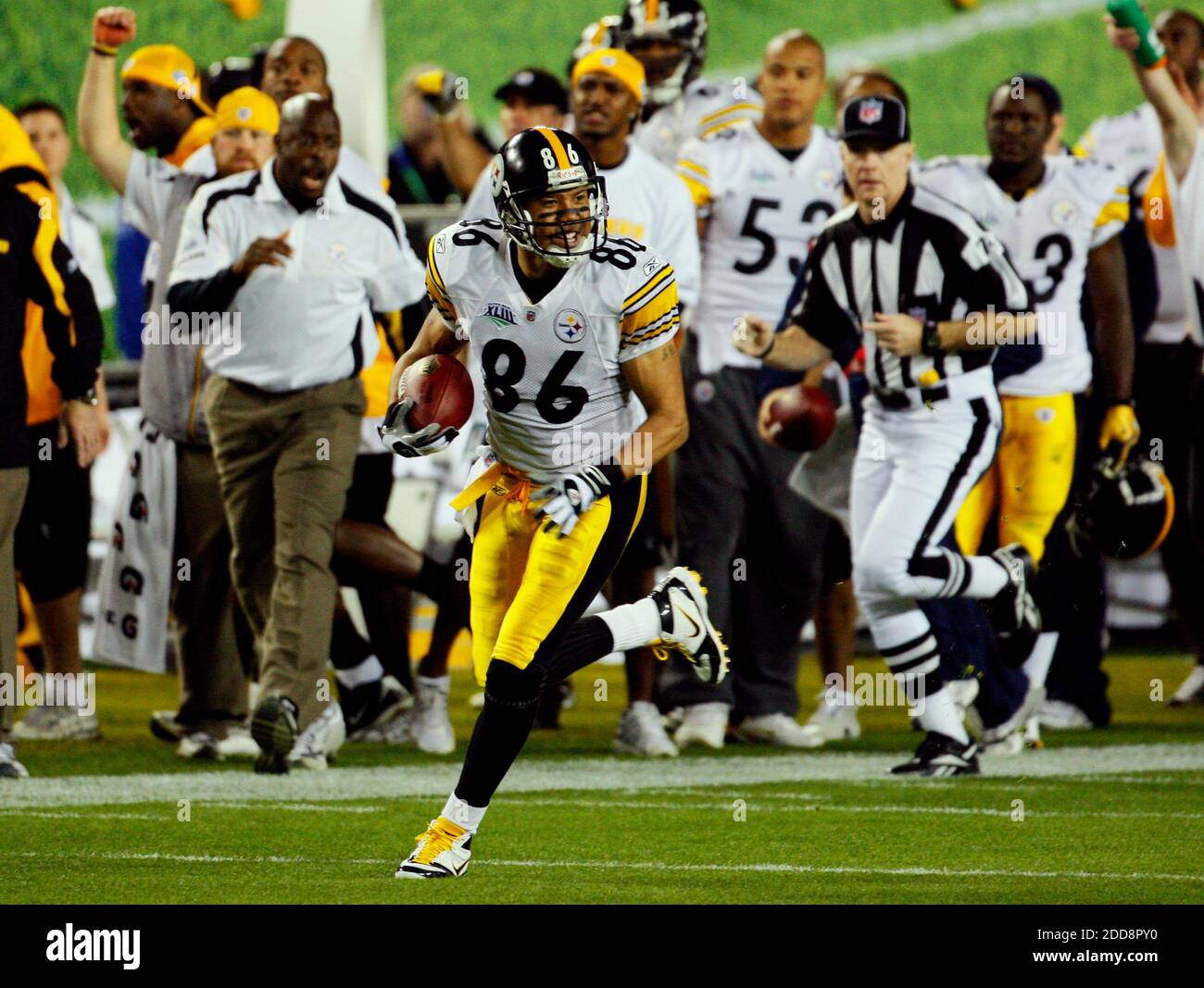 NO FILM, NO VIDEO, NO TV, NO DOCUMENTARY - Steeler's Hines Ward finds running room in the first half as the Pittsburgh Steelers face the Arizona Cardinals in Super Bowl XLIII at Raymond James Stadium in Tampa, FL, USA on February 1, 2009. Photo by Harry E. Walker/MCT/ABACAPRESS.COM Stock Photo