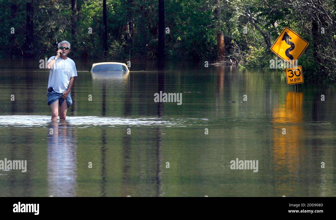 NO FILM, NO VIDEO, NO TV, NO DOCUMENTARY - Hardy Jones tries to keep his pants dry as he wades down Lamey Bridge Road north of D'Iberville, Mississippi, USA to check on his house, Saturday, March 28, 2009. The Tchoutacabouffa River overflowed its banks submerging a portion of Lamey Bridge Road and the surrounding neighborhood. Photo by Tim Isbell/Biloxi Sun-Herald/MCT/ABACAPRESS.COM Stock Photo