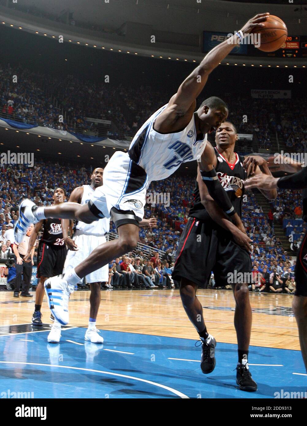 Basketball fouls hi-res stock photography and images - Page 7 - Alamy