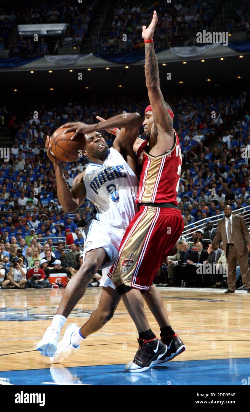 NO FILM, NO VIDEO, NO TV, NO DOCUMENTARY - Orlando Magic guard Anthony Johnson and the Cleveland Cavaliers' Mo Williams collide during the first half of Game 3 of the NBA Eastern Conference Finals at Amway Arena in Orlando, FL, USA on May 24, 2009. The Magic defeated the Cavaliers, 99-89. Photo by Gary W. Green/Orlando Sentinel/MCT/Cameleon/ABACAPRESS.COM Stock Photo