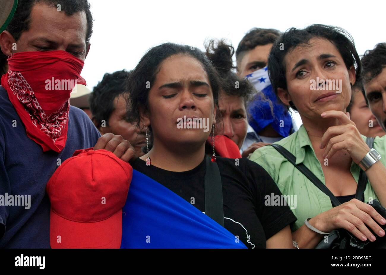 NO FILM, NO VIDEO, NO TV, NO DOCUMENTARY - Supporters of ousted Honduran president Manuel Zelaya, prayed and mourn the death of Pedro Magdiel Munoz Salvador, 23, who was found stabbed to death outside Paraiso, Honduras, Saturday, July 25, 2009. The supporters accused the Honduran Army of Salvador's death. Photo by Pedro Portal/EL Nuevo Herald/Miami Herald/MCT/ABACAPRESS.COM Stock Photo