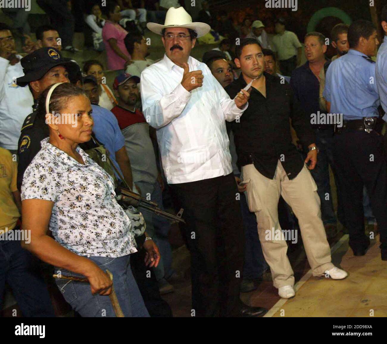NO FILM, NO VIDEO, NO TV, NO DOCUMENTARY - Ousted President Manuel Zelaya, center, supervises the distribution of mattresses to his supporters at El Polideportivo sports center where they will be staying in the town of Ocotal in Nicaragua, on July 27, 2009. Photo by Pedro Portal/El Nuevo Herald/MCT/ABACAPRESS.COM Stock Photo