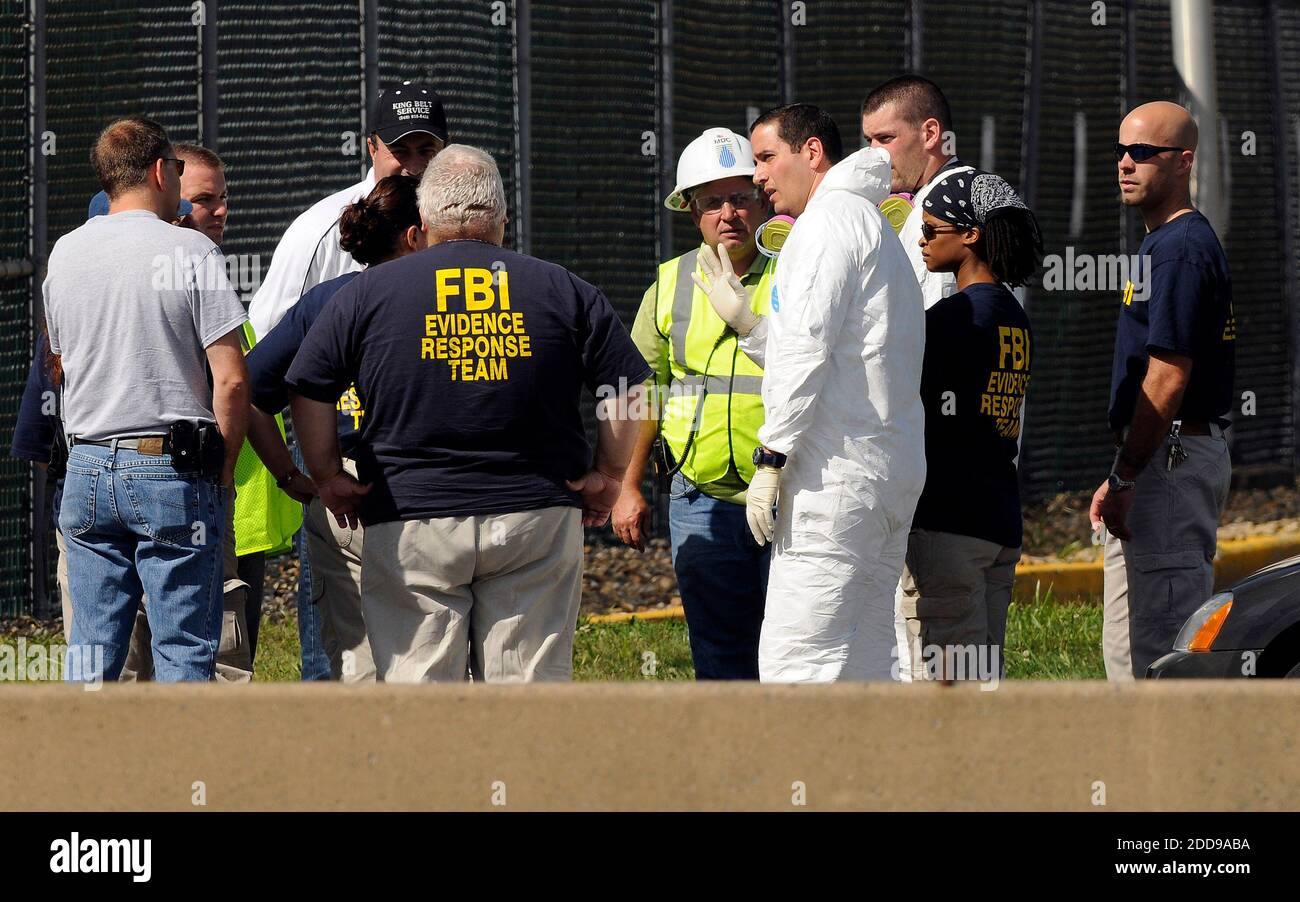 NO FILM, NO VIDEO, NO TV, NO DOCUMENTARY - The FBI Evidence Response Team  arrives on site at CRRA in New Haven, Connecticut, USA on September 13,  2009, as State Police and