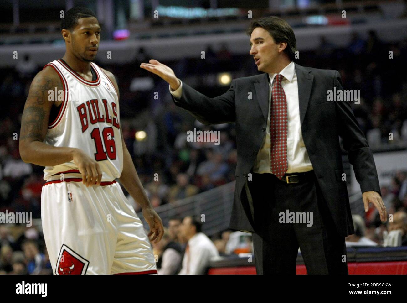 Chicago Bulls head coach Vinny Del Negro speaks during the NBA Rookie of  the Year ceremony, Wednesday, April 22, 2009, in Northbrook, Ill. (AP  Photo/M. Spencer Green Stock Photo - Alamy