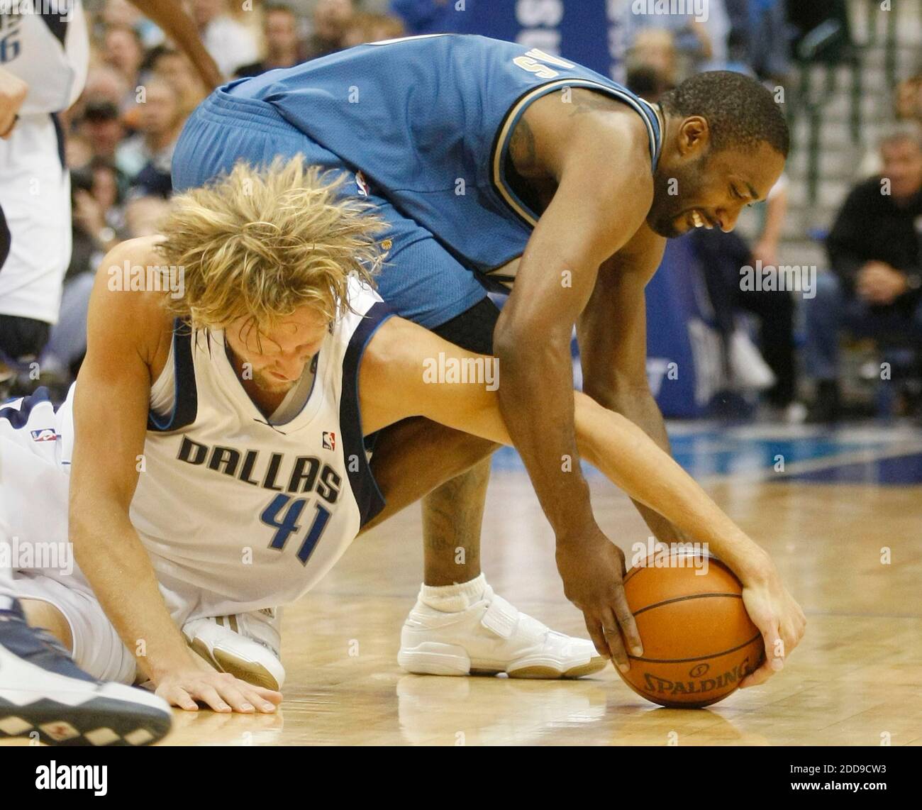 NO FILM, NO VIDEO, NO TV, NO DOCUMENTARY - Dallas Mavericks center Dirk Nowitzki (left) and Washington Wizards guard Gilbert Arenas (top) fight for a loose ball in the first half of an NBA basketball game at the American Airlines Center in Dallas, TX, USA on October 27, 2009. Photo by Kelley Chinn/Fort Worth Star-Telegram/MCT/ABACAPRESS.COM Stock Photo