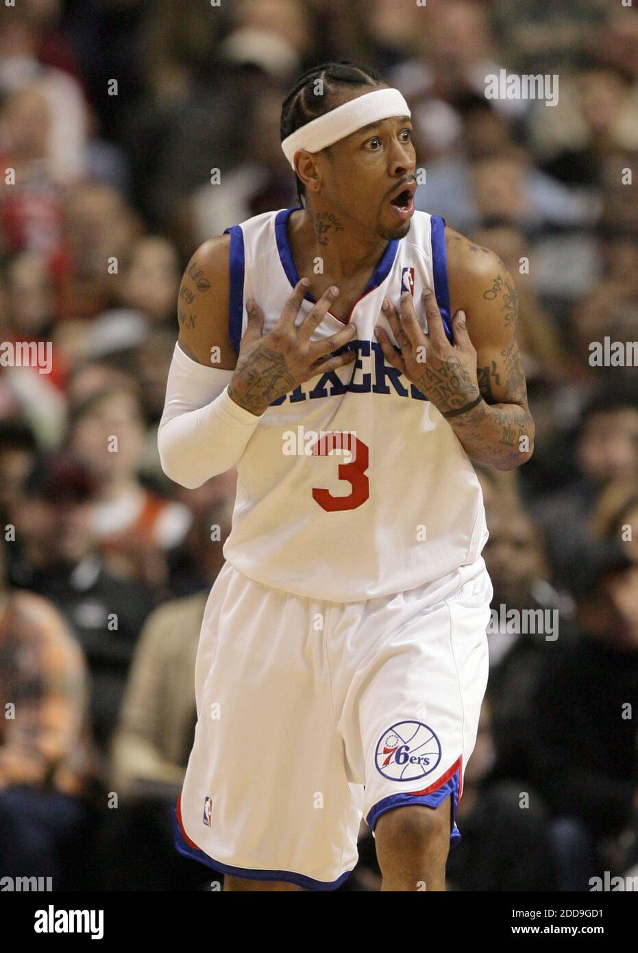 Philadelphia 76ers iverson jersey hi-res stock photography and images -  Alamy