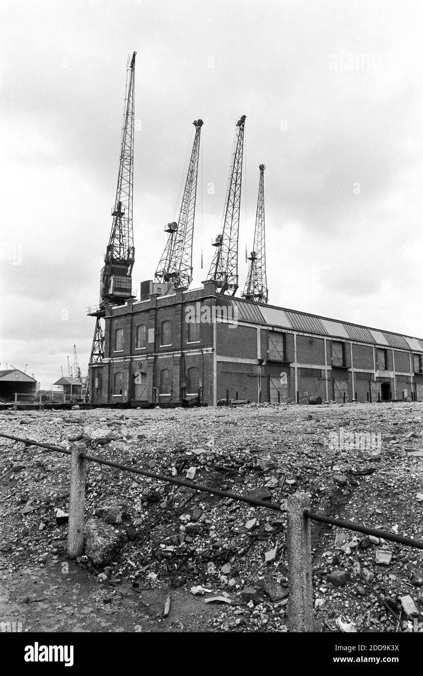 London docklands 1970s Black and White Stock Photos & Images Alamy