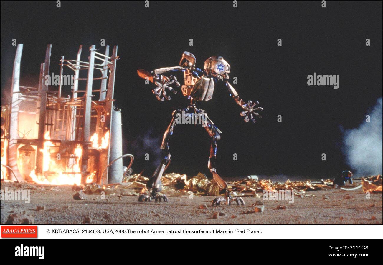 NO FILM, NO VIDEO, NO TV, NO DOCUMENTARY - © KRT/ABACA. 21646-3.  USA,2000.The robot Amee patrosl the surface of Mars in Red Planet Stock  Photo - Alamy