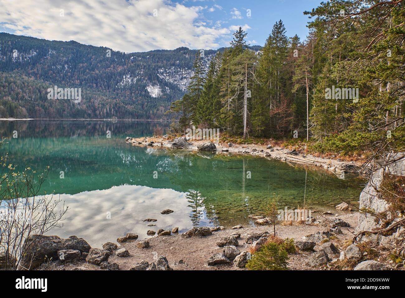 Reflecting mountain lake in the german alps. Eibsee in bavaria Stock ...