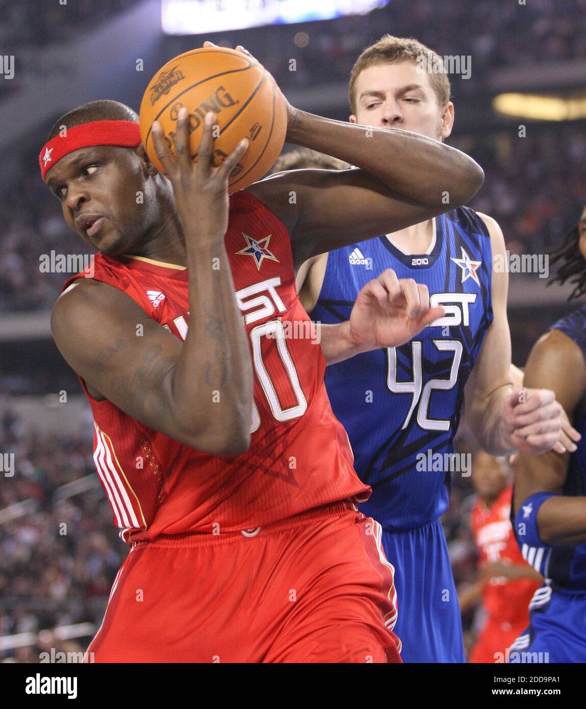 NO FILM, NO VIDEO, NO TV, NO DOCUMENTARY - The West's Zach Randolph grabs a rebound in front of the East's David Lee during the NBA All-Star Game match at Cowboys Stadium in Arlington, in Texas, USA on February 14, 2010. East won 141-139. Photo by Ron T. Ennis/MCT/Cameleon/ABACAPRESS.COM Stock Photo