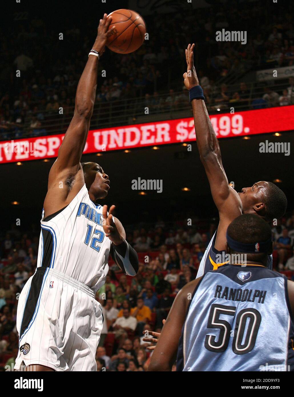 NO FILM, NO VIDEO, NO TV, NO DOCUMENTARY - Orlando Magic center Dwight Howard scores over Memphis Grizzlies forward Zach Randolph during an NBA game at Amway Arena in Orlando, FL, USA on April 4, 2010. Photo by Stephen M. Dowell/Orlando Sentinel/MCT/Cameleon/ABACAPRESS.COM Stock Photo