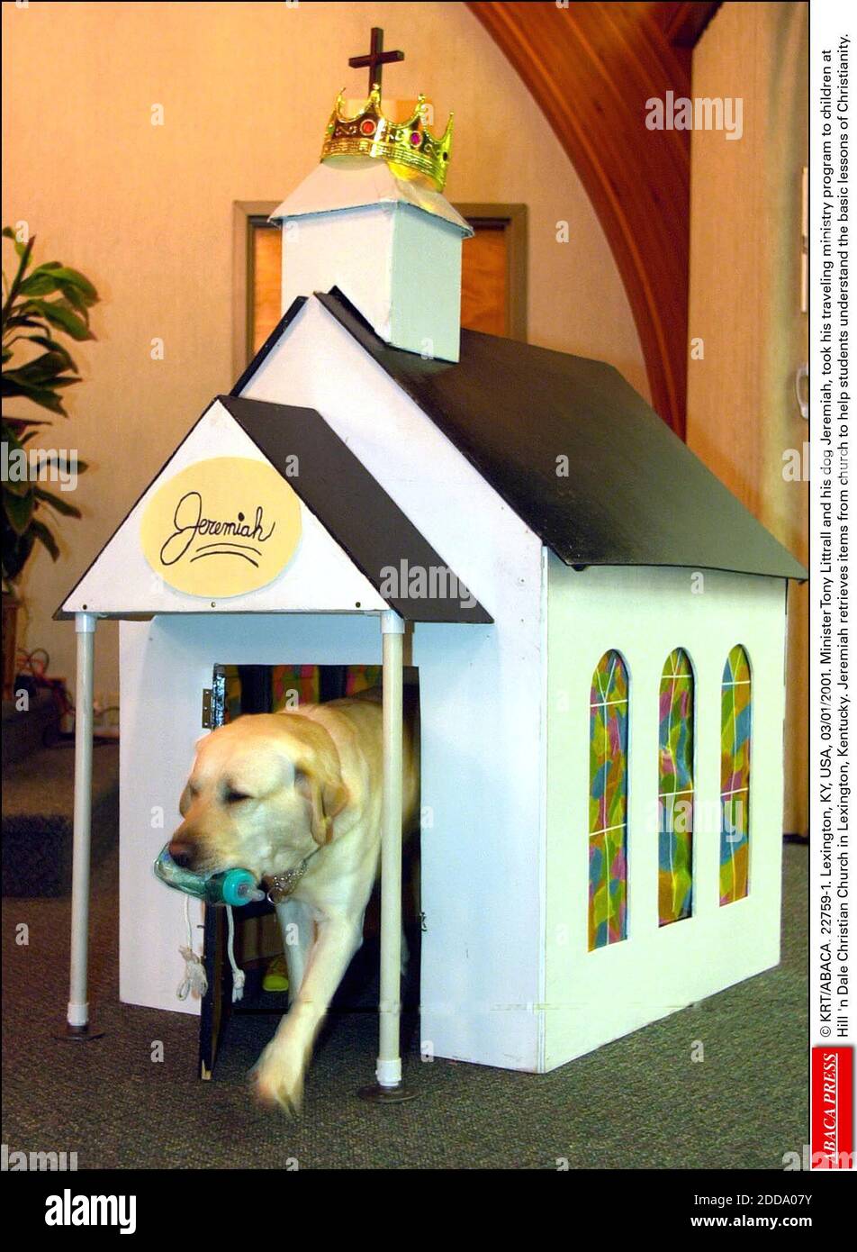 NO FILM, NO VIDEO, NO TV, NO DOCUMENTARY - © KRT/ABACA. 22759-1. Lexington,  KY, USA, 03/01/2001. Minister Tony Littrall and his dog Jeremiah, took his  traveling ministry program to children at Hill '