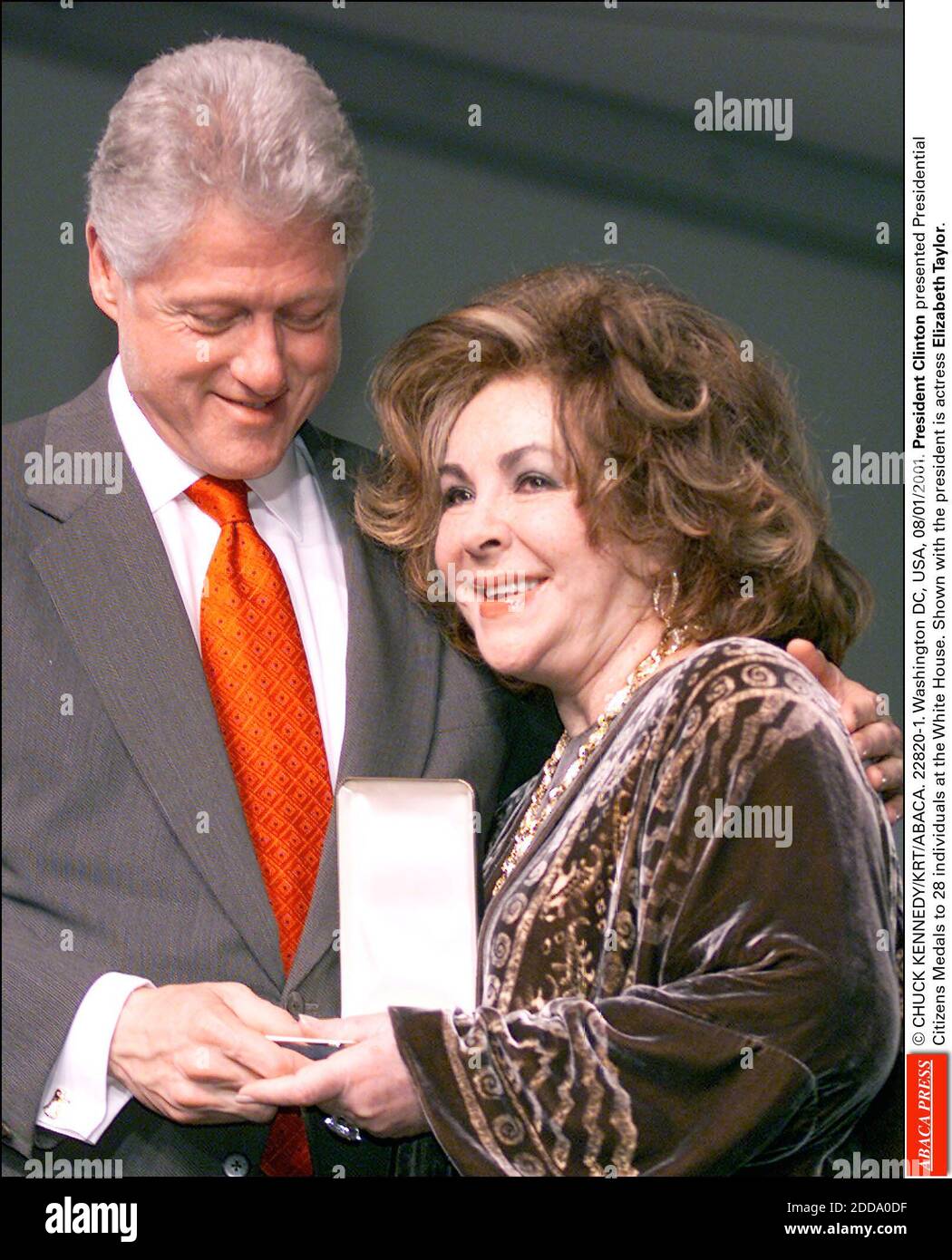 NO FILM, NO VIDEO, NO TV, NO DOCUMENTARY - © CHUCK KENNEDY/KRT/ABACA. 22820-1. Washington DC, USA, 08/01/2001. President Clinton presented Presidential Citizens Medals to 28 individuals at the White House. Shown with the president is actress Elizabeth Taylor. Stock Photo