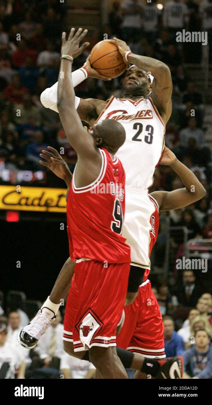 Lebron james action shot hi-res stock photography and images - Alamy