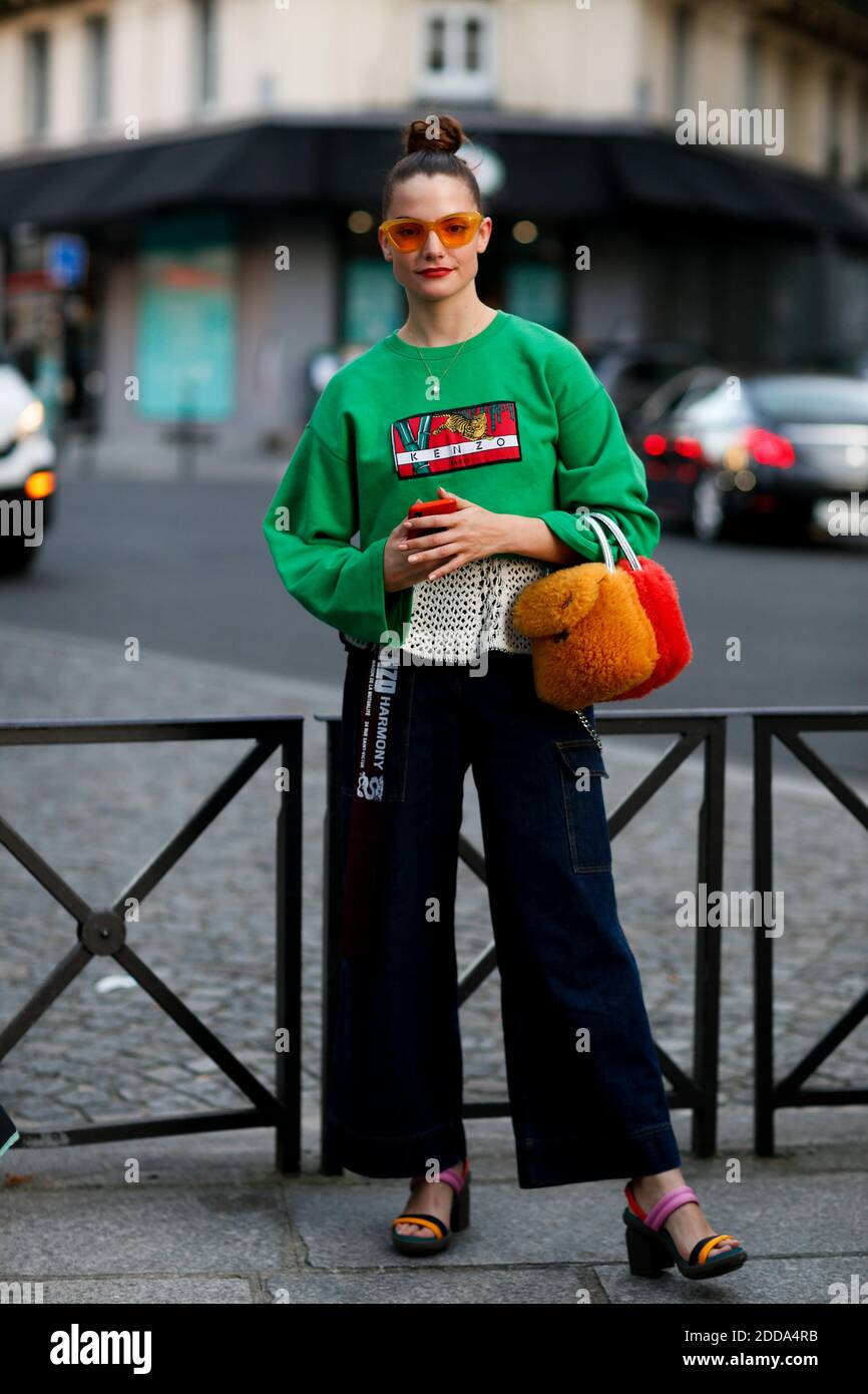Street style, Claire Laffut arriving at Kenzo Spring-Summer 2019 menswear  show held at Maison de la Mutualite, in Paris, France, on June 24th, 2018.  Photo by Marie-Paola Bertrand-Hillion/ABACAPRESS.COM Stock Photo - Alamy