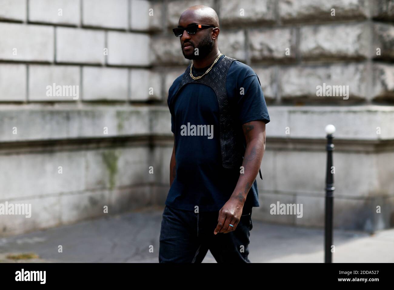 Street style, Virgil Abloh arriving at Dior Spring-Summer 2019 menswear  show held at Garde Republicaine, in Paris, France, on June 23rd, 2018.  Photo by Marie-Paola Bertrand-Hillion/ABACAPRESS.COM Stock Photo - Alamy
