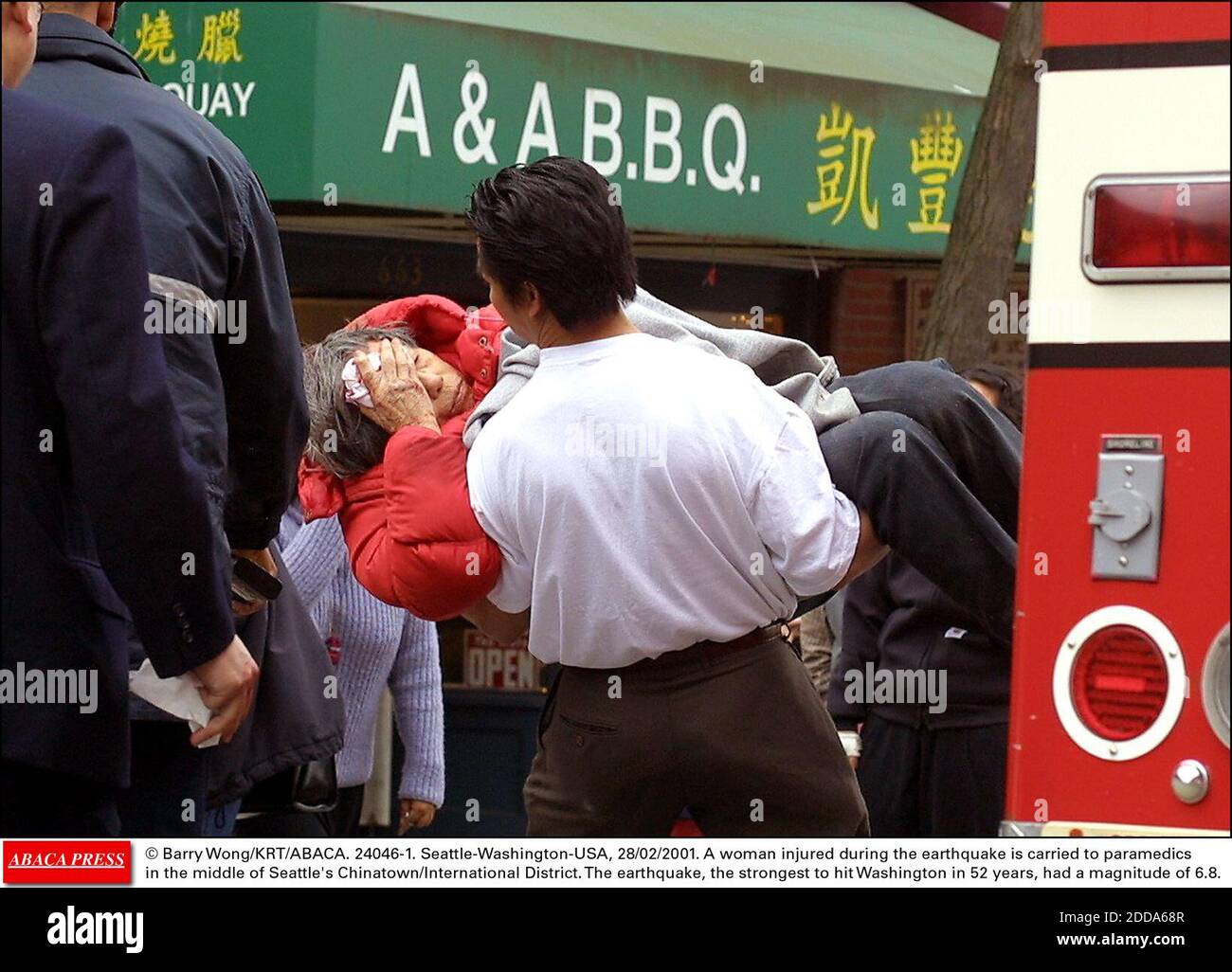 NO FILM, NO VIDEO, NO TV, NO DOCUMENTARY - © Barry Wong/KRT/ABACA. 24046-1. Seattle-Washington-USA, 28/02/2001. A woman injured during the earthquake is carried to paramedics in the middle of Seattle's Chinatown/International District. The earthquake, the strongest to hit Washington in 52 years, h Stock Photo