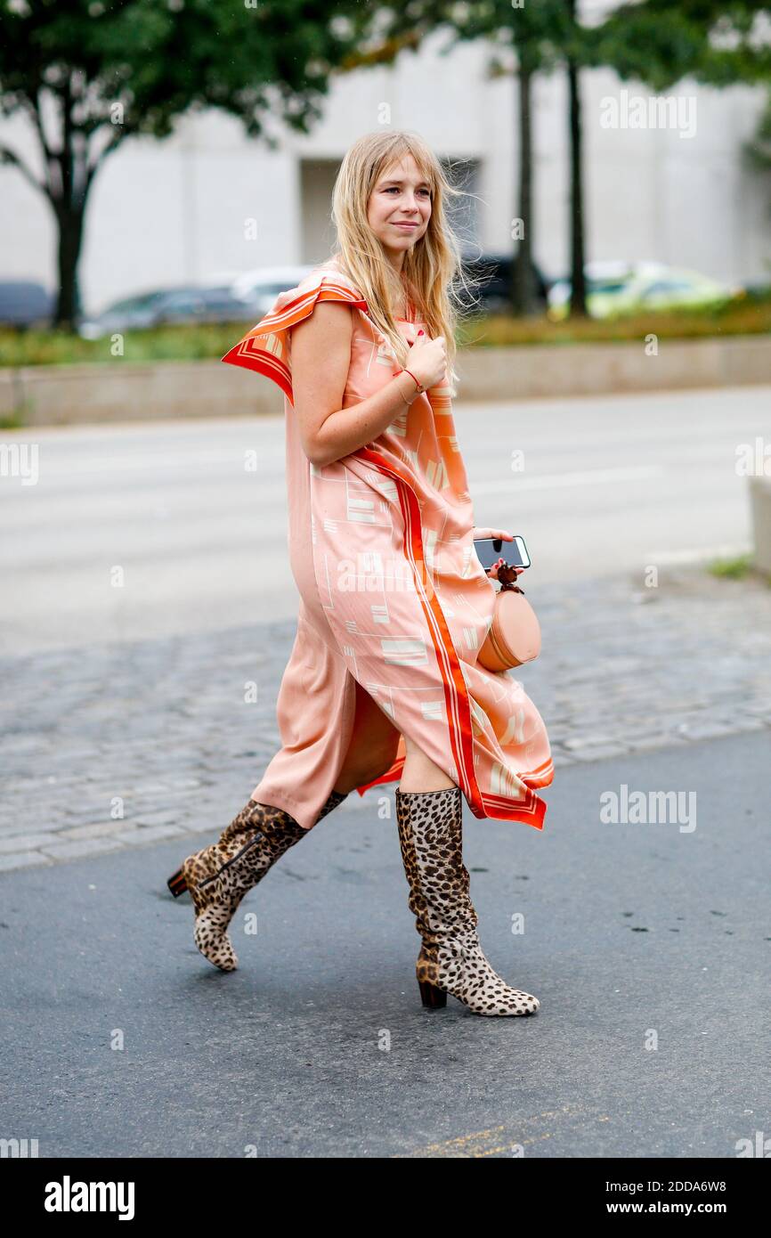 Street style Chloe King arriving at Brandon Maxwell spring summer 2019 ready to wear show held